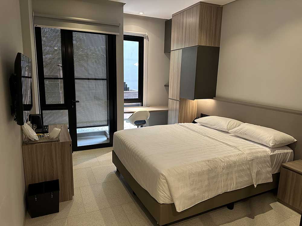 Grand Deluxe Room at FULMAR Pasteur